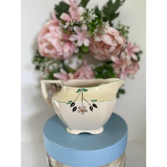 Royal Ivory John Maddock & Sons Creamer - Picture 4 of 12